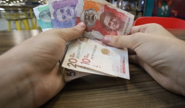 Billetes / pesos colombianos / dinero